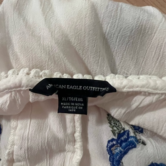 American Eagle Embroidered floral Romper - Picture 4 of 4